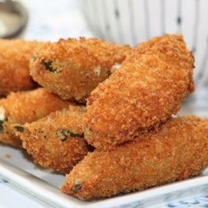 Chiles Rellenos con Atún Empanizados