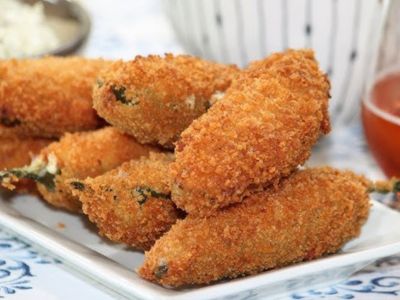 Chiles Rellenos con Atún Empanizados